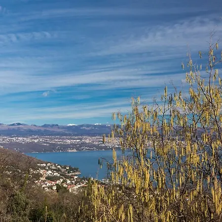 Apartamento Comfy And Warm Ap With Balcony Surrounded With Beautiful Nature Lovran