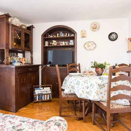 Comfy And Warm Ap With Balcony Surrounded With Beautiful Nature Daire Lovran