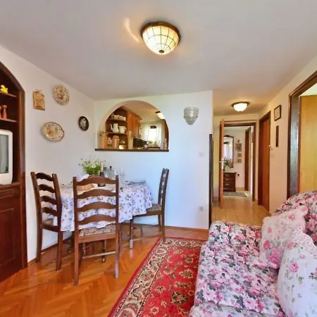 Comfy And Warm Ap With Balcony Surrounded With Beautiful Nature Apartman Lovran