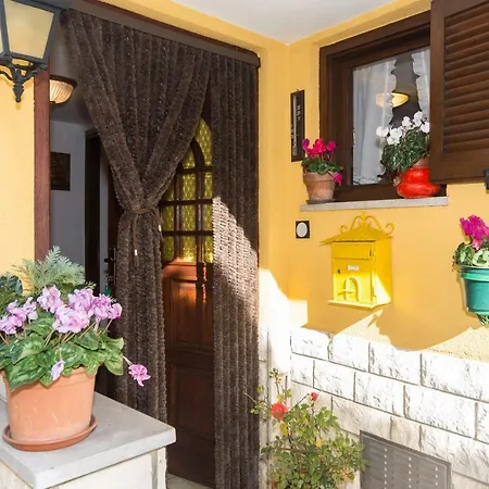 Comfy And Warm Ap With Balcony Surrounded With Beautiful Nature Apartament