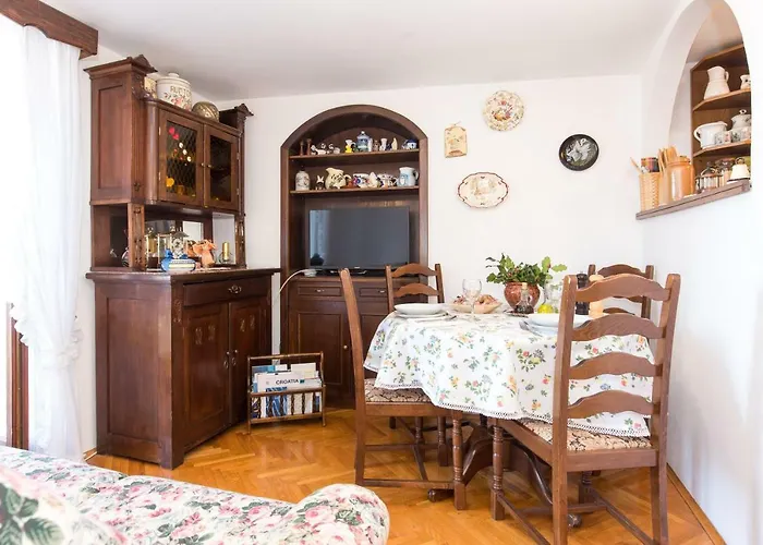 Comfy And Warm Ap With Balcony Surrounded With Beautiful Nature Apartment Lovran