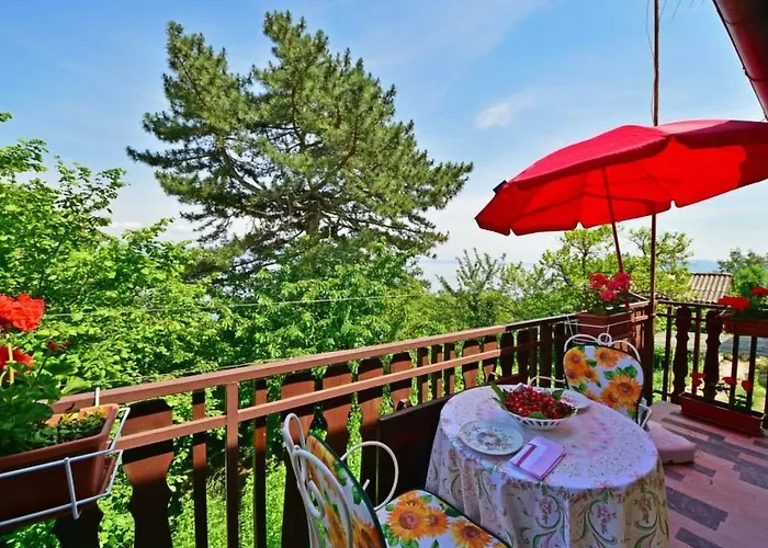 Comfy And Warm Ap With Balcony Surrounded With Beautiful Nature Apartment