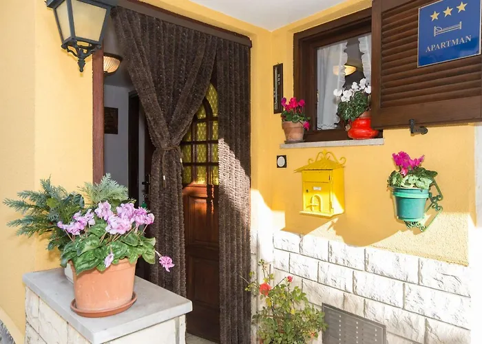 Comfy And Warm Ap With Balcony Surrounded With Beautiful Nature Apartment